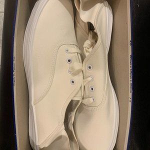 Keds original white canvas womans sneaker size 10M- new in box